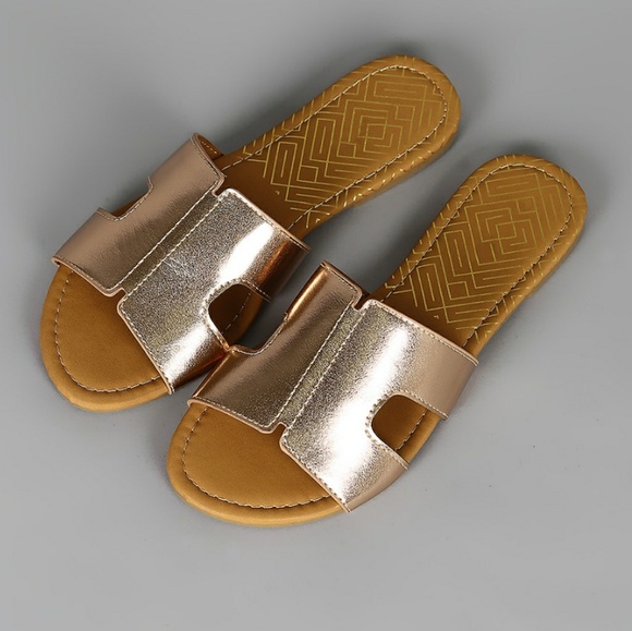 SALE NEW Metallic Rose Gold Slip-on sandals - Picture 2 of 7